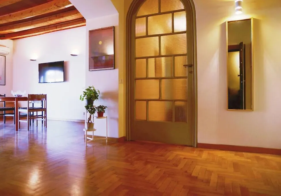 Urban House - Elegant Apartment Brera Milan Center