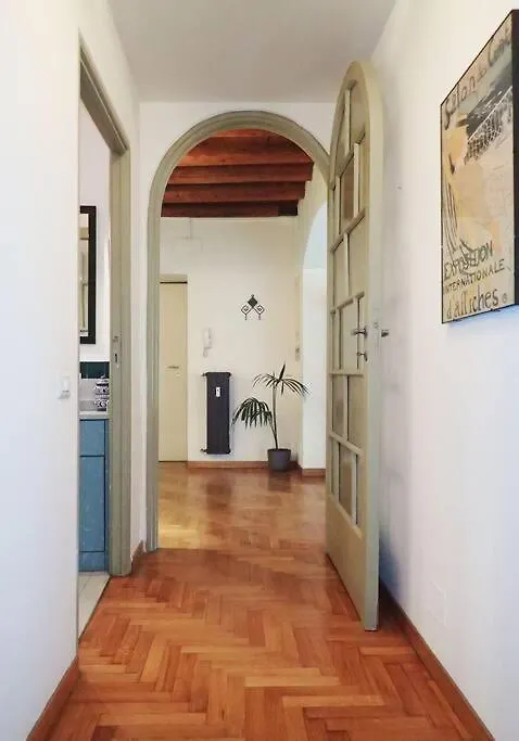 Urban House - Elegant Apartment Brera Milan Center Italy