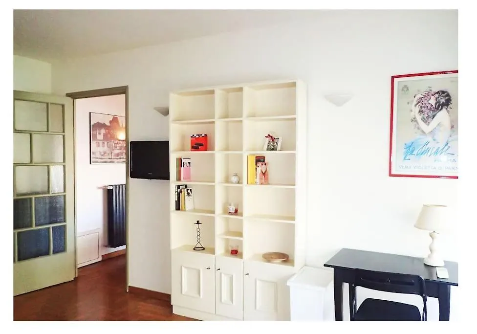 Urban House - Elegant Apartment Brera Milan Center Italy